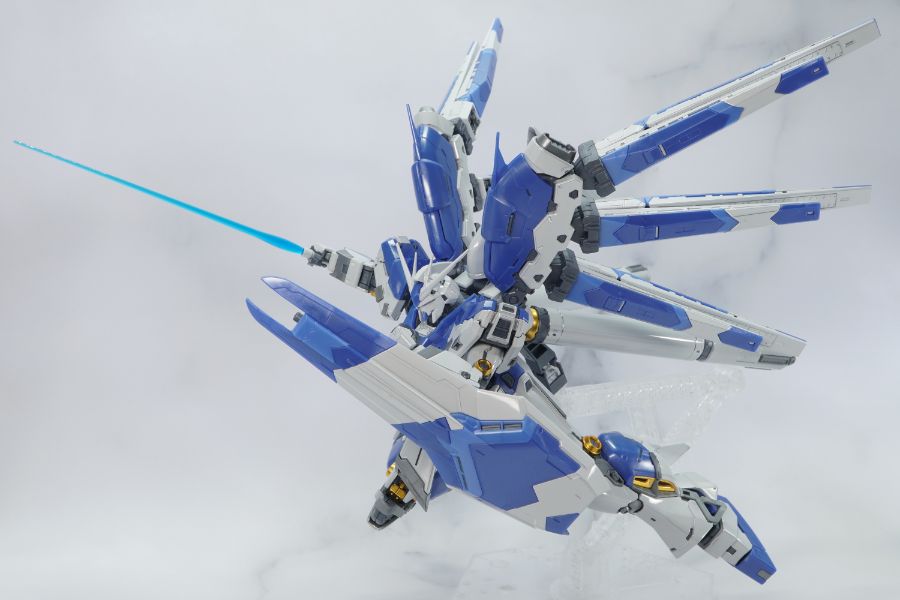 RG 하이뉴 건담 [티타늄 피니시] 해외 리뷰_67.jpg