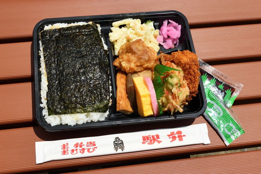 일본, 가차폰(뽑기)이 있는 도시락 가게🍱_4.jpg