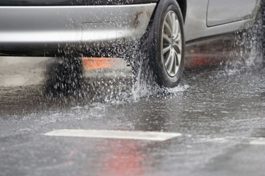 tyres-in-rain.jpg