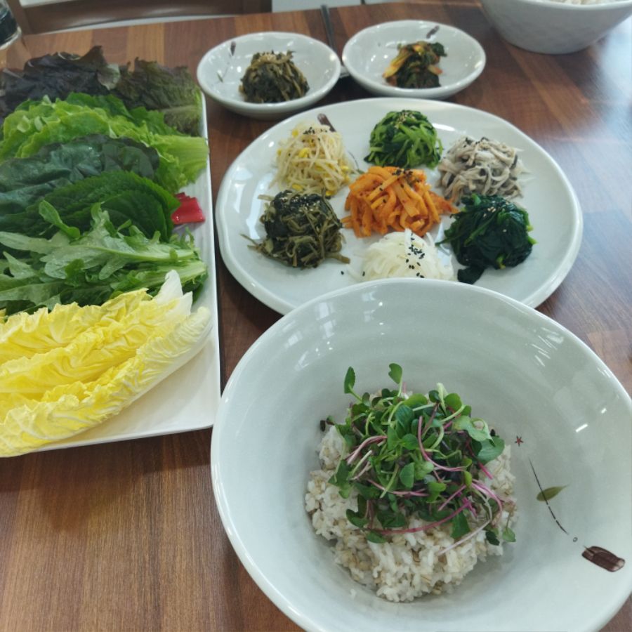 횡성 신장개업한 보리밥집에서 보리밥 제육