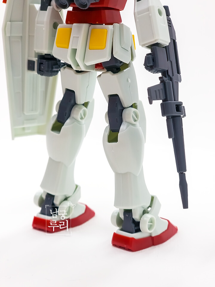 건프라 뉴비 남궁루리의 세 번째 완성작, 퍼스트 건담 EG & 액션 베이스_5.png