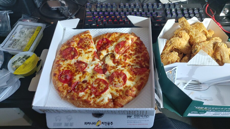 피자나라 치킨공주 시켯닷... 얘네도 비싸졋넴 | 유머 게시판 피자나라 치킨공주 시켯닷... 얘네도 비싸졋넴 | 유머 게시판 | 루리웹