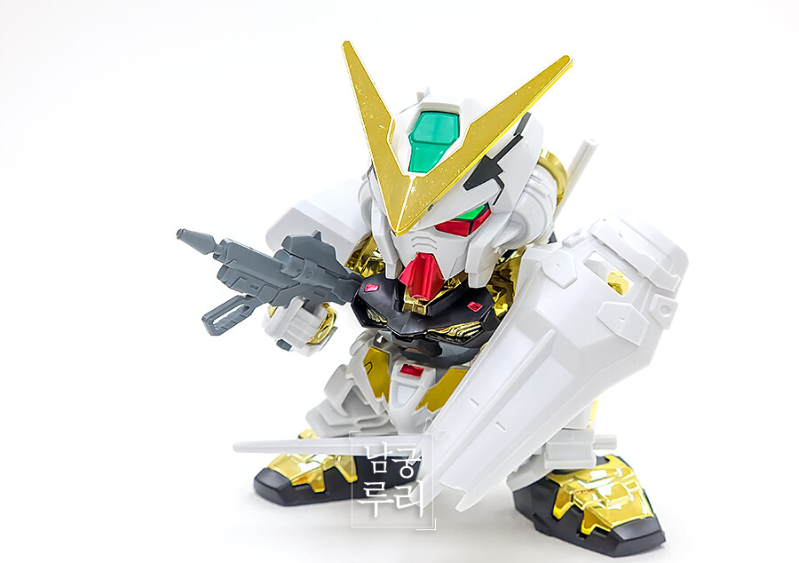 건프라 뉴비 남궁루리의 5번째 완성작, BB전사 건담 아스트레이 골드 프레임_5.png