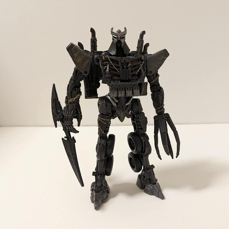 Image of Transformers Rise Of The Beasts Scourge Toy (11)__scaled_800.jpg