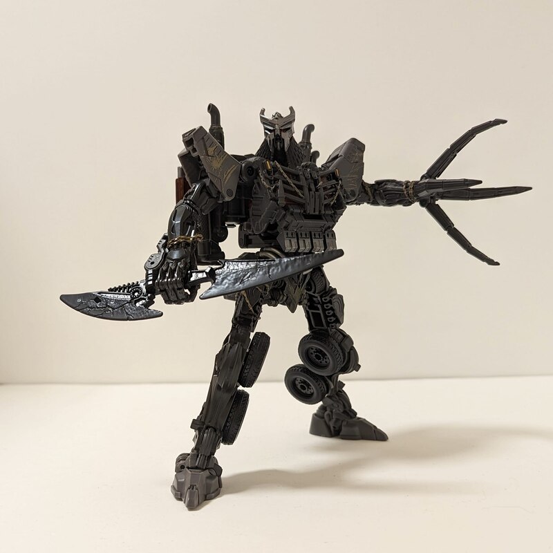 Image of Transformers Rise Of The Beasts Scourge Toy (17)__scaled_800.jpg