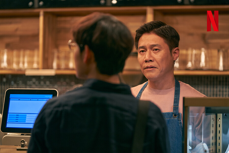 [넷플릭스] 영화 스마트폰을 떨어뜨렸을 뿐인데 스틸컷_2.png