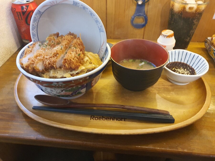 연남동에서 일식 덮밥 먹었습니다._1.jpg