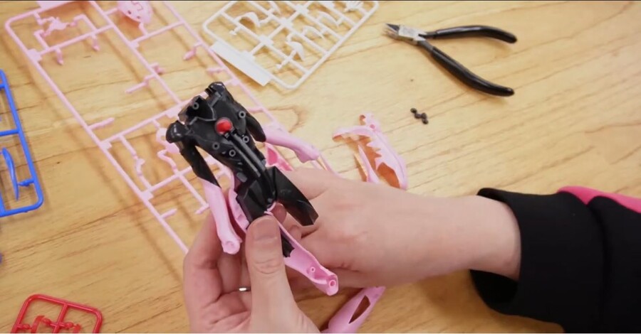 [맥스팩토리] PLAMAX 신 에반게리온 1탄 마리 일러스트리어스 조립 영상_8.jpg