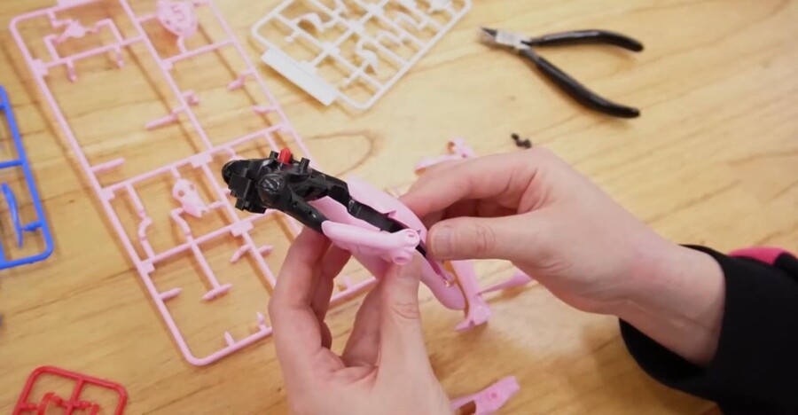 [맥스팩토리] PLAMAX 신 에반게리온 1탄 마리 일러스트리어스 조립 영상_9.jpg