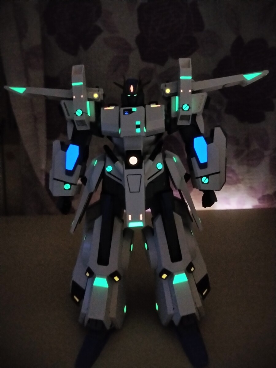 [작업中] MG 파즈 버카, 풀아머 장갑에만 축광테이프 작업완료후 사진들입니다~_20.jpg