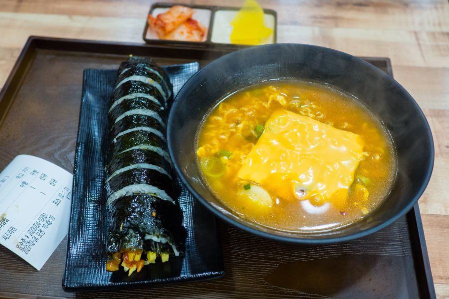 세종에서 장어한판 진도에서 낙지요리 닭날개 튀김