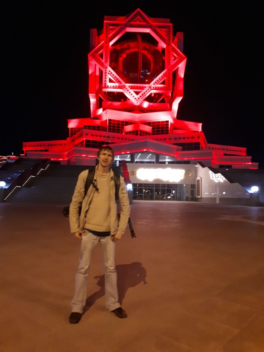 (대충 아동애니에 등장하는 악당본부 건물)_14.jpg