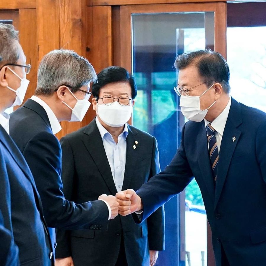 만우절) 현재 우리 대통령님 만세 💜_9.jpg