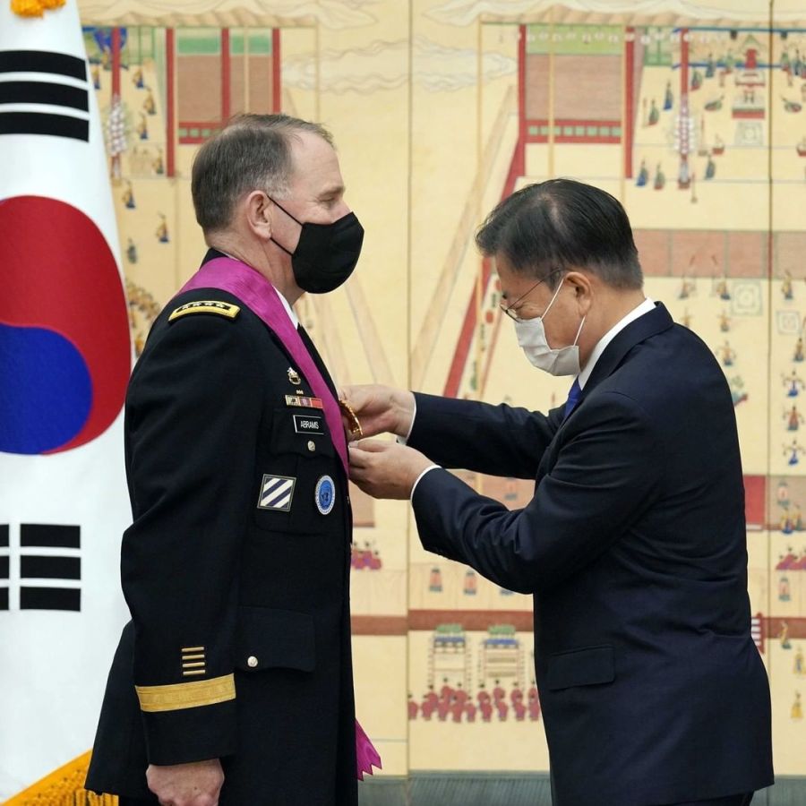 만우절) 현재 우리 대통령님 만세 💜_10.jpg