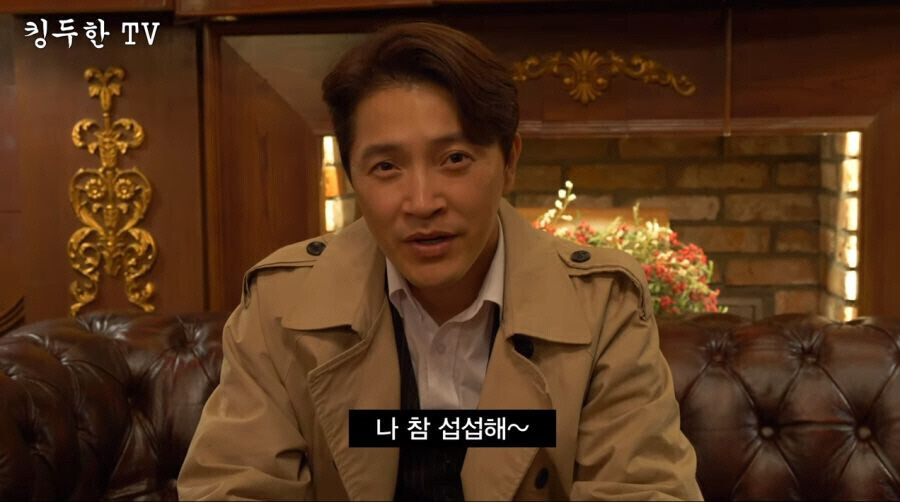 자기버전 짤이 없다는 거에 아쉬워하는 청년김두한 | 유머 게시판 자기버전 짤이 없다는 거에 아쉬워하는 청년김두한 | 유머 게시판 | 루리웹