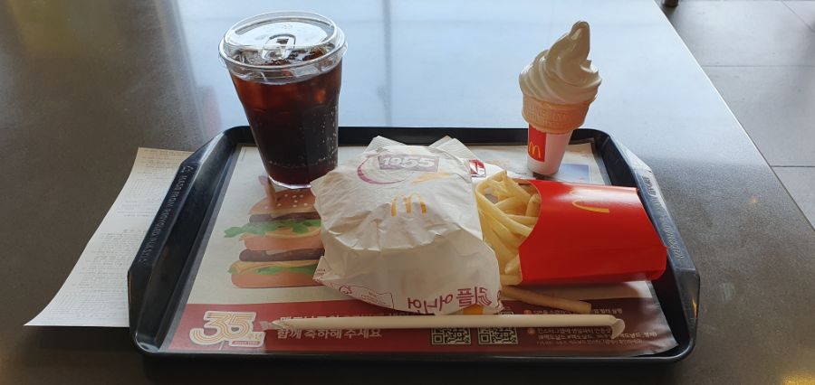 맥도날드에서 1955트리플어니언 세트를 먹어봤습니다. (feat. 아이스크림 콘)_1.jpg