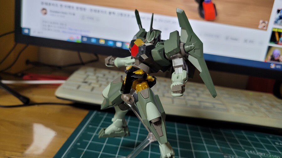 환생했더니 건담이었던 건에 대하여 [징크스] 1._16.jpg