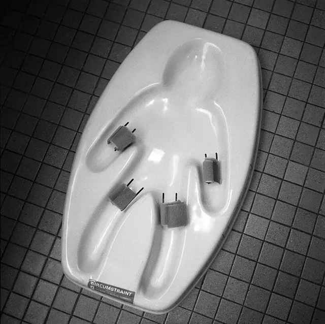 오싹오싹 유아용 포경수술 포박장치_1.webp