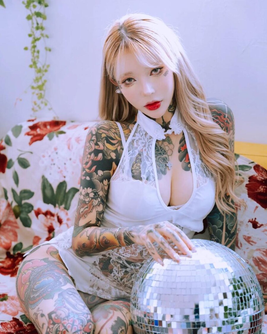 (ㅇㅎ) 호불호 씨게 갈리는 전신문신녀.jpg_5.jpeg