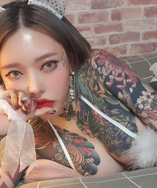(ㅇㅎ) 호불호 씨게 갈리는 전신문신녀.jpg_18.png
