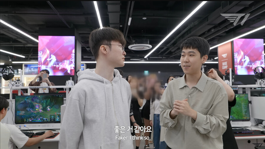 t1피시방에 페이커가 왔는데도 롤에집중하는 남자_2.jpg