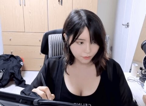 웹툰 박지 작가 근황.mp4-유게이들 취향_1.jpg