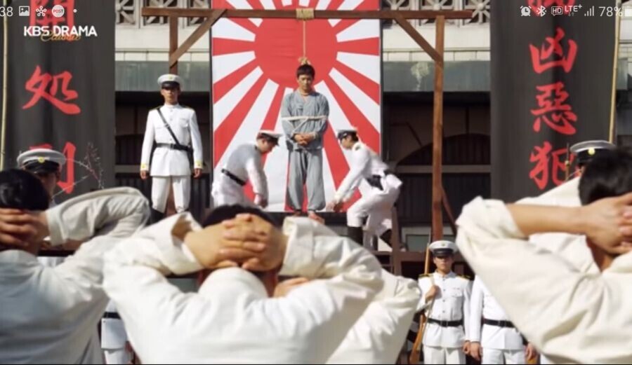 데이터)욱일기 찢는 각시탈 짤 나만불편해?_3.jpg