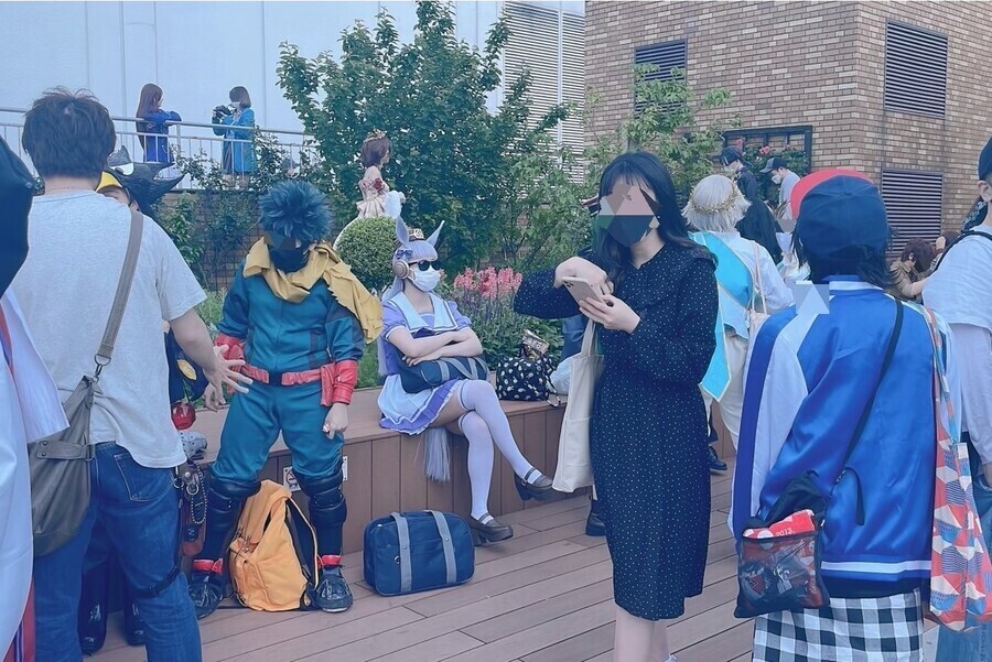 군중 속의 고독_1.jpg