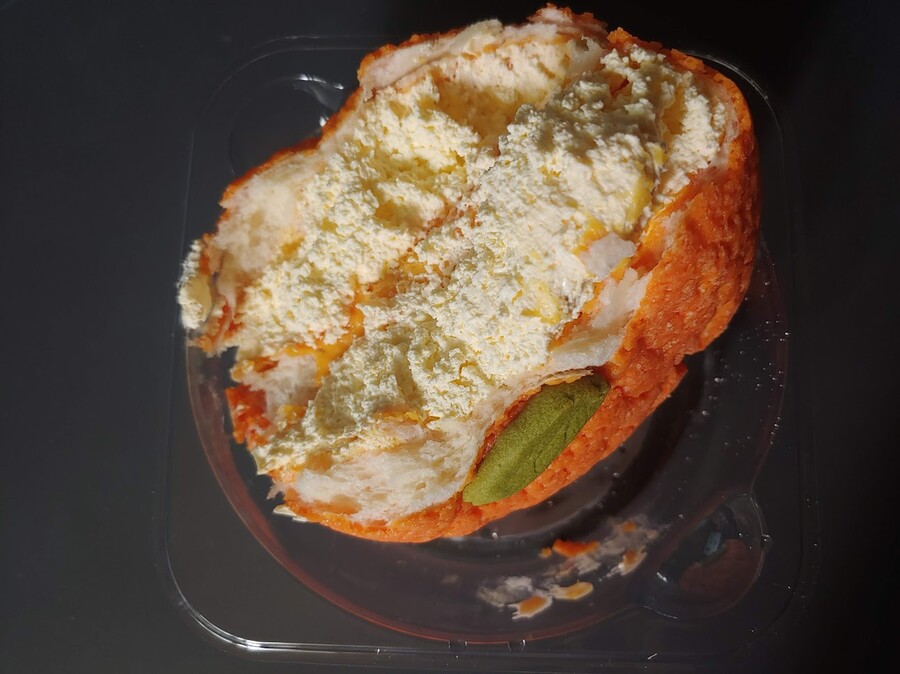 뒤늦게 연세우유한라봉생크림빵 먹어봤어요._3.jpg