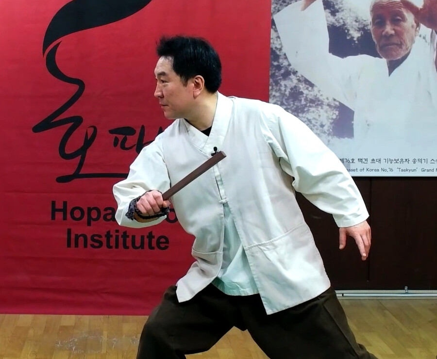 (스압주의)오싹오싹 택견 근현대사 5편 - 대고소시대와 돌아온 송덕기 택견 -_30.png