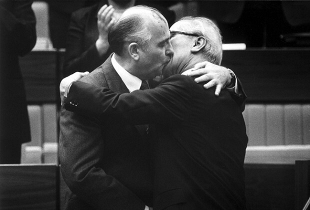 지금은 많이 사라졌다고 알려진 러시아쪽 전통 인사법_6.jpg