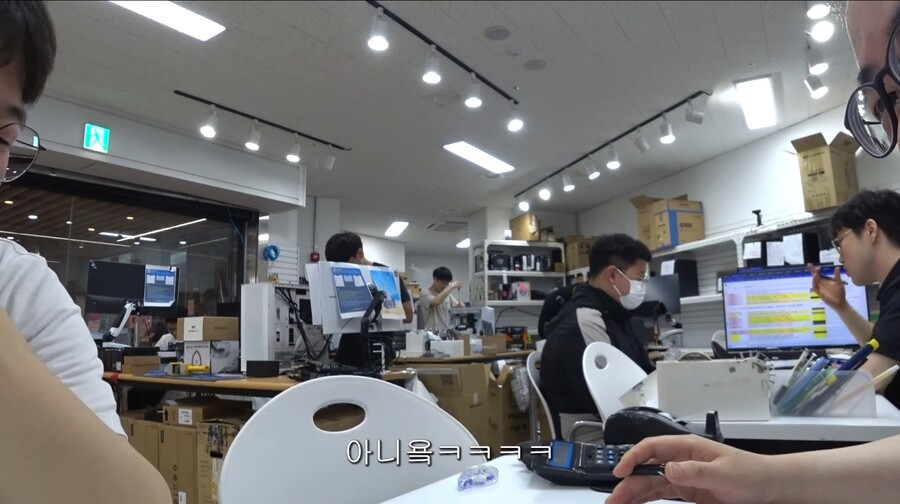 대전에서 왔다고 하니 눈빛이 달라진 컴가게 사장님.scarecrow_10.jpg