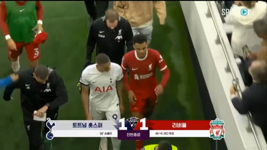 '손흥민 선제골' 토트넘, '각포 동점골' 리버풀과 1-1 (전반 종료)_5.jpg