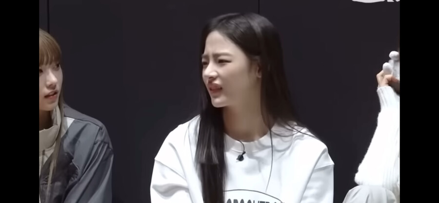 뉴진스 민지 그 표정 모음_7.png