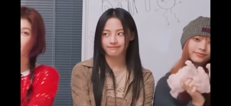 뉴진스 민지 그 표정 모음_8.png