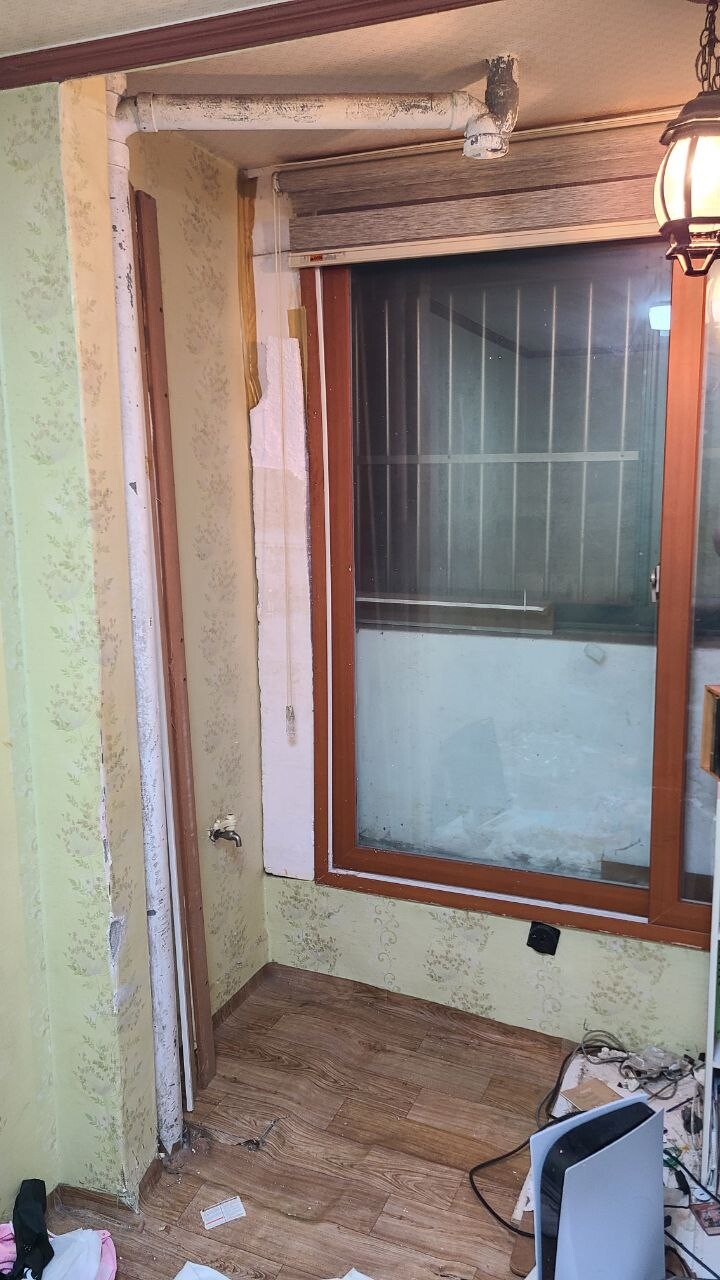 아까 벽면 질문 드렸던 사람인데요 사진 없어서 상황파악 안된다고 사진 올립니다_2.jpg