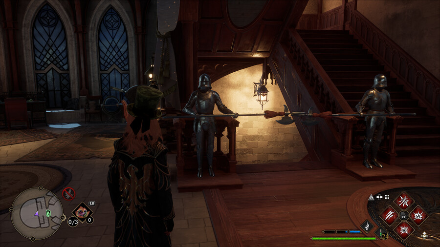 기숙사에 경비병이 막고 있는곳은 못들어가나요??_1.png