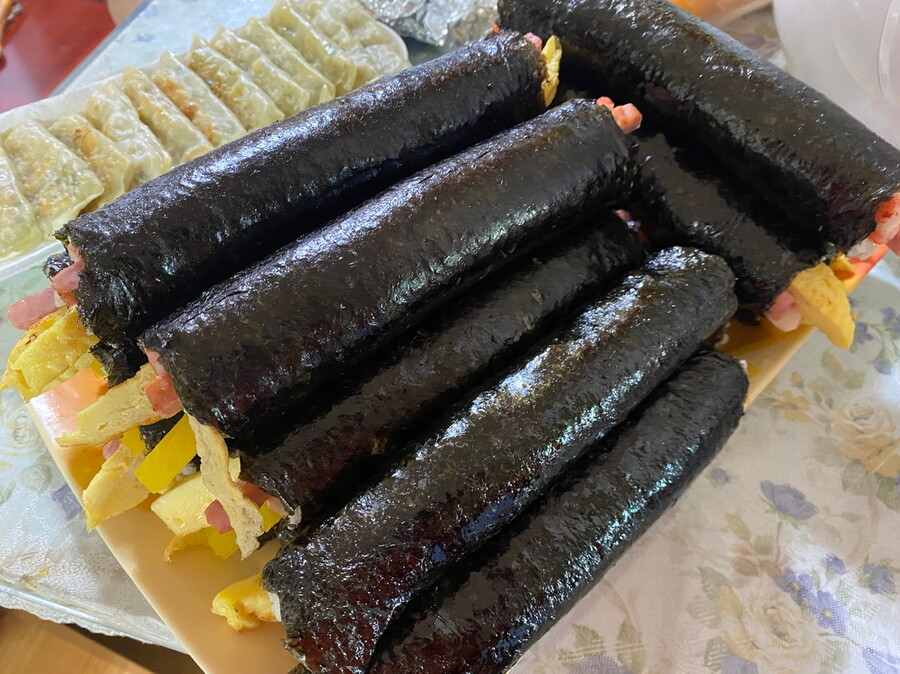 집에서 만들어 먹은 김밥~~~_1.jpg