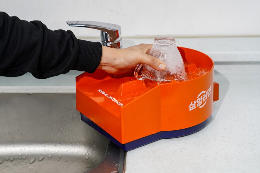 세계최초) 삼양라면 용기 세척기 출시_1.jpg