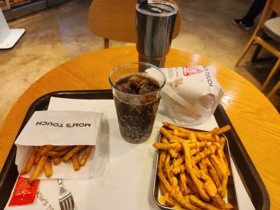 맘스터치) 불불불 싸이버거 후기! 흑돈은 맵찔이다._1.jpg