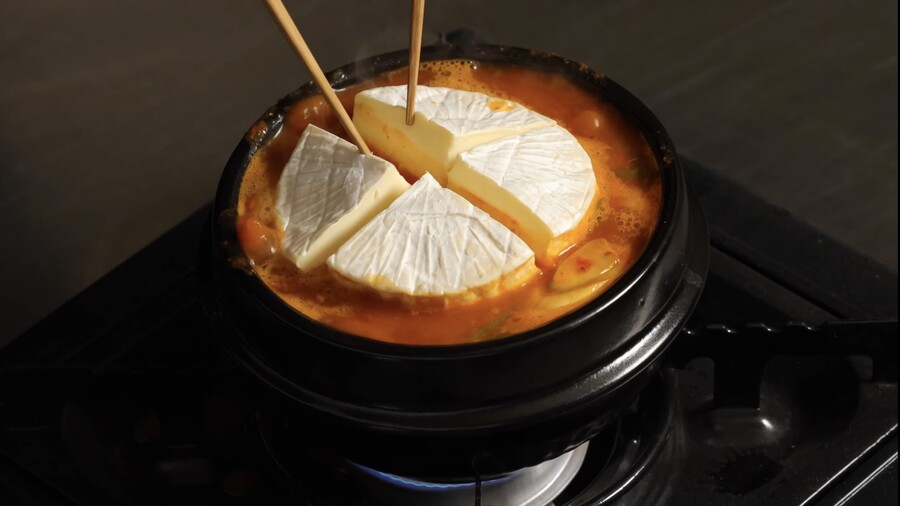 일본에서 유행하는 까망베르 김치찌개 맛평가_3.jpeg