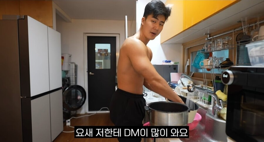 요즘 여자들한테 결혼해달라는 DM 많이온다는 유튜버 말왕 근황 ㄷㄷ.JPG_1.jpg