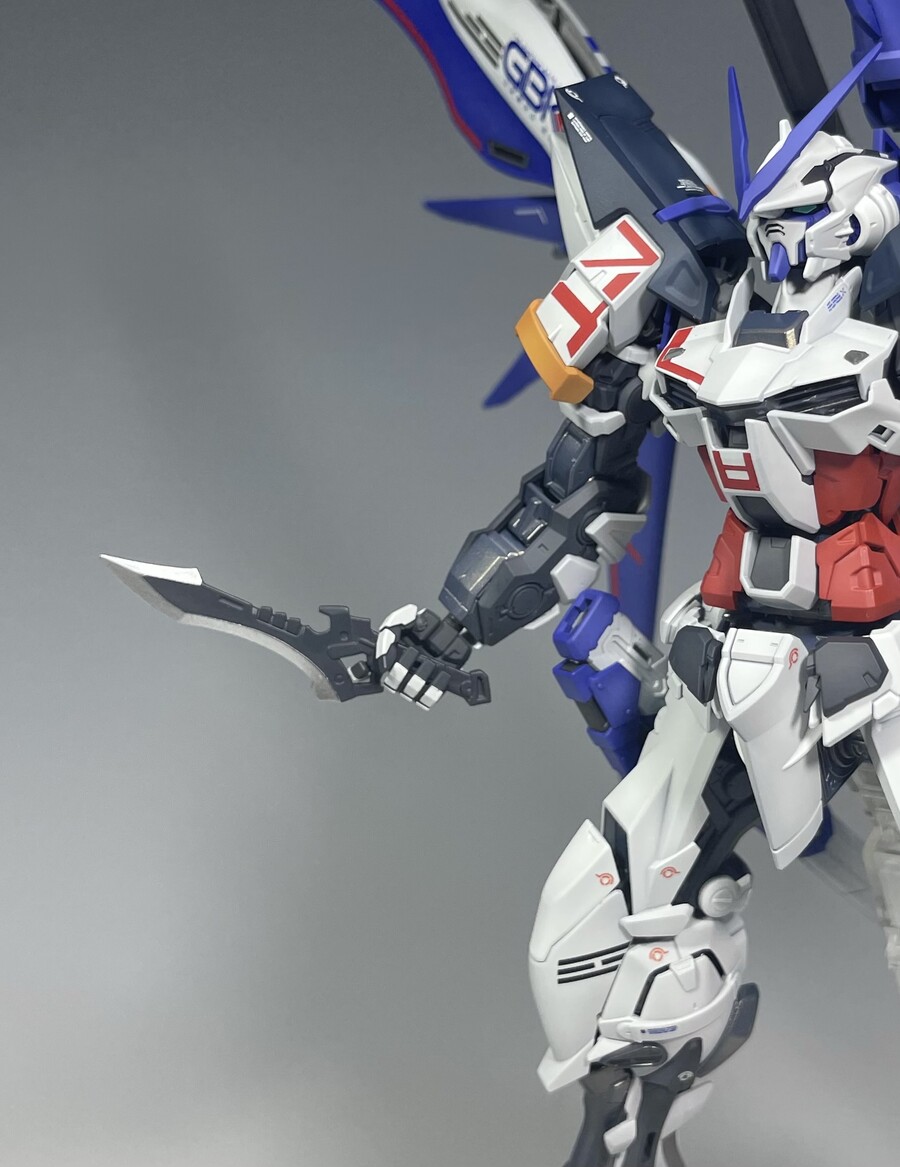 [MG] 한국한정 GBK-20 어스트레이 건담 풀도색 완성_17.jpg