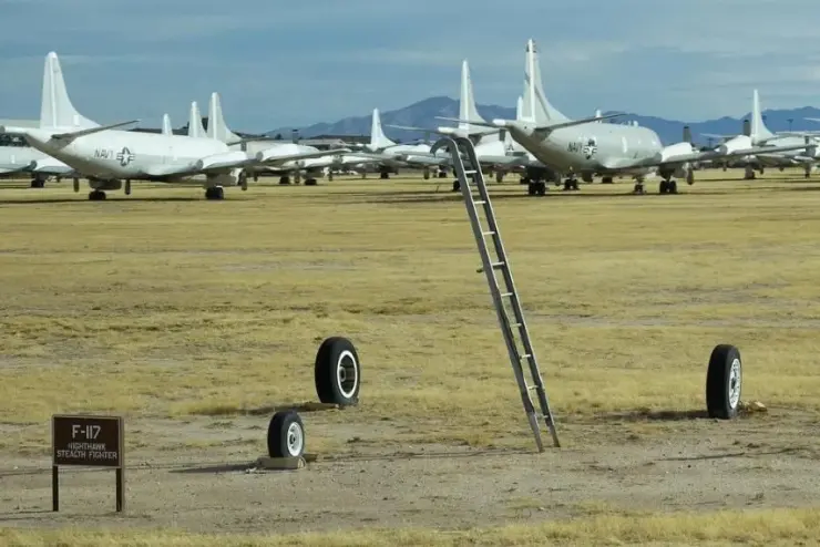 퇴역한 세계 최초의 스텔스기 F-117A.jpg_1.webp