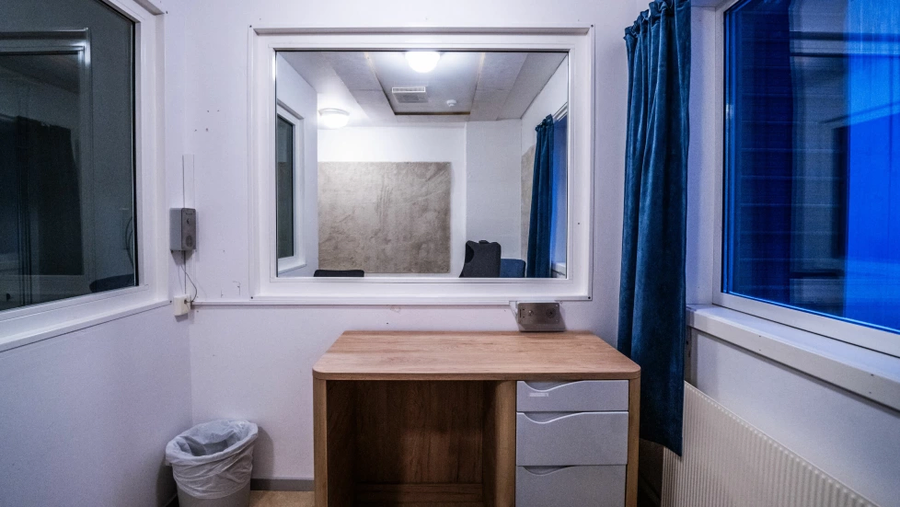 노르웨이 연쇄살인범의 감옥_9.webp