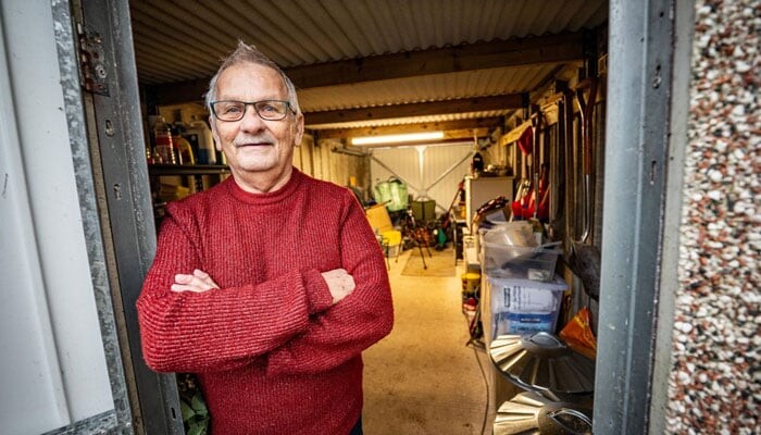 어느 70대 노인의 작업 테이블이 정리된 사연_1.jpg