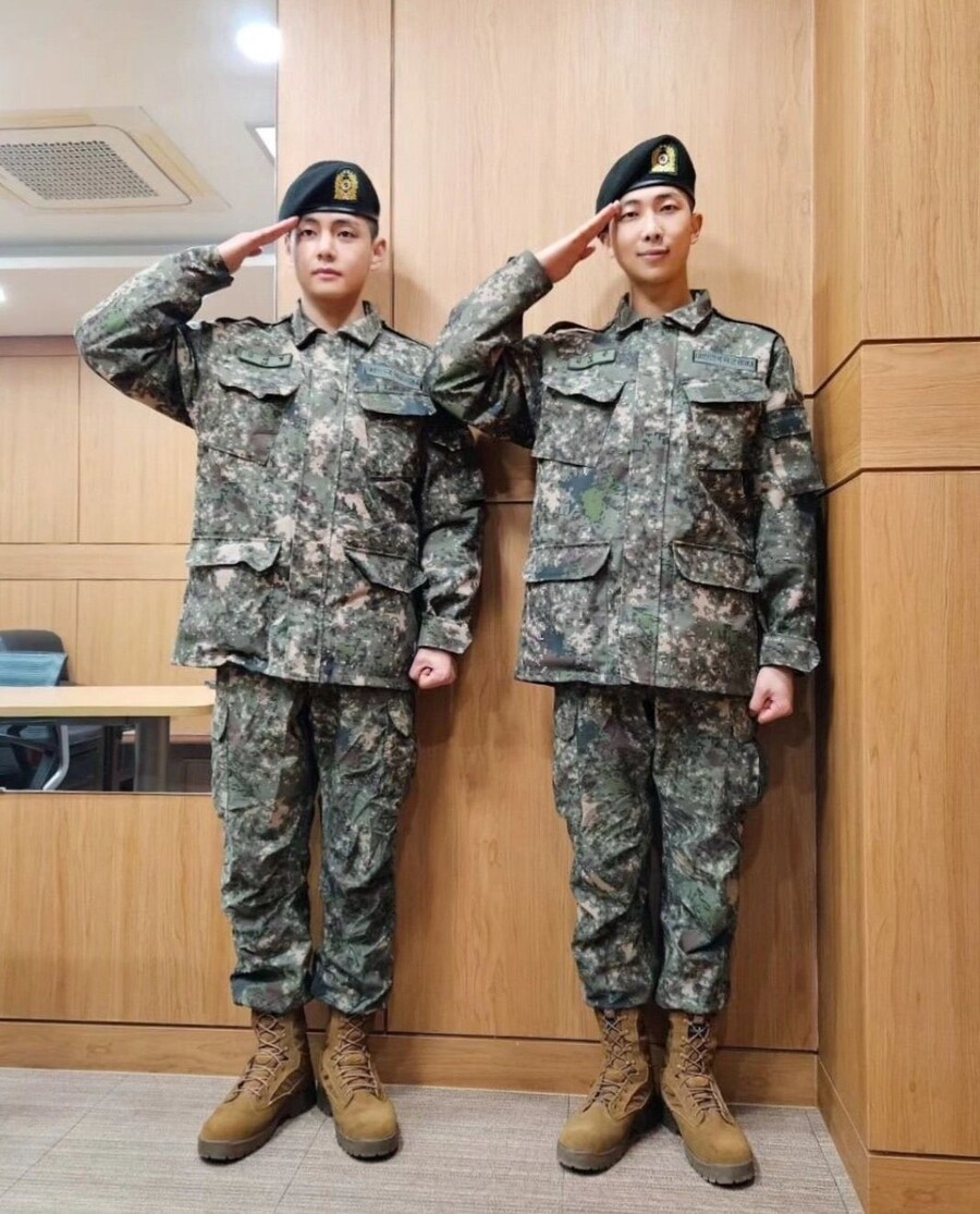 BTS) 수료식한 RM,뷔_1.jpg