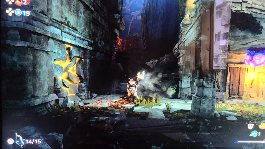 노란 빛나는 저 돌은 어떻게 깨야 하나요?_1.jpg