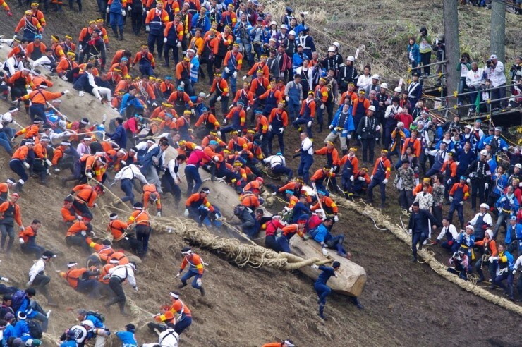 스압) 실제로 사망자가 종종 발생한다는 일본의 전통 축제들.gif_5.jpg