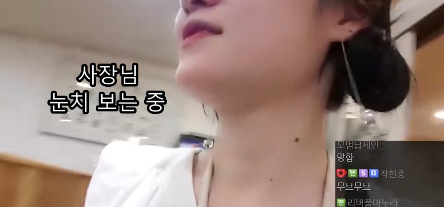 유머) 한국 간장게장집에서 펑펑 울고 웃는 일본 여자 유투버 ㅋㅋㅋ_47.jpg